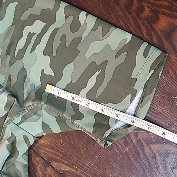 💚 Victoria's Secret PINK Active Camo Shorts - Picture 7 of 7